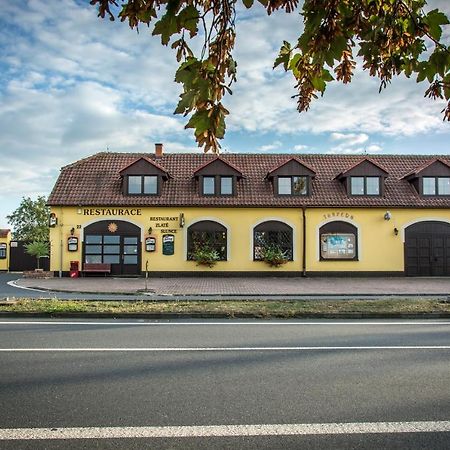 Penzion Zlaté Slunce Chocenice Esterno foto