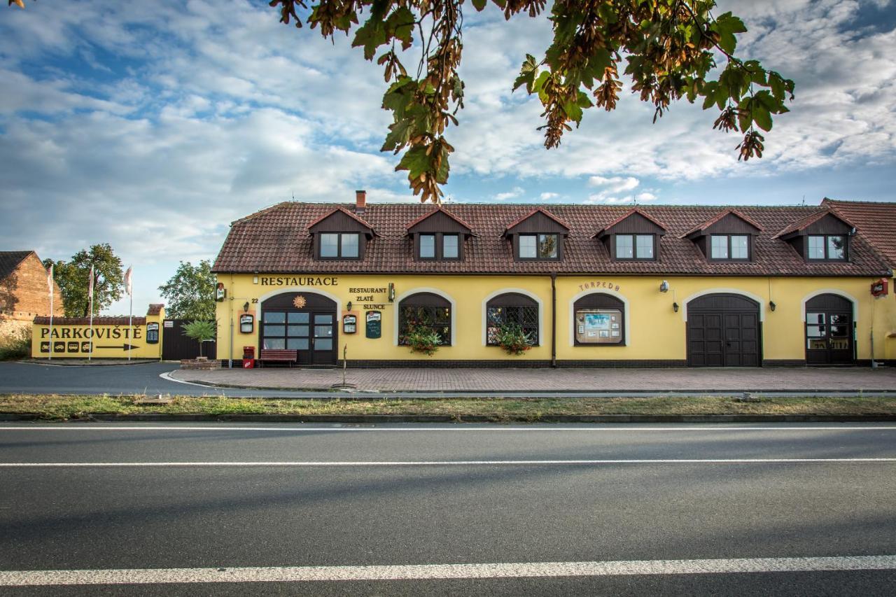 Penzion Zlaté Slunce Chocenice Esterno foto