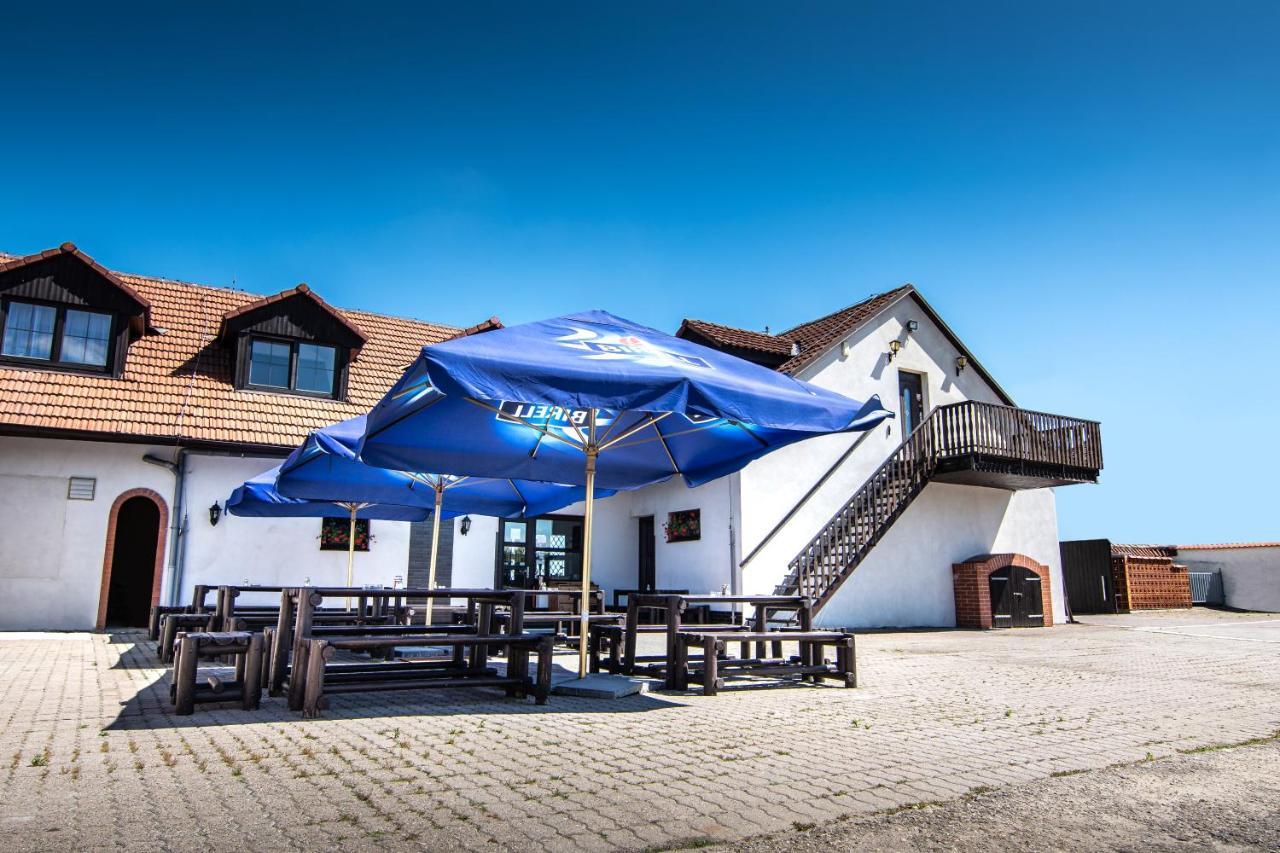 Penzion Zlaté Slunce Chocenice Esterno foto