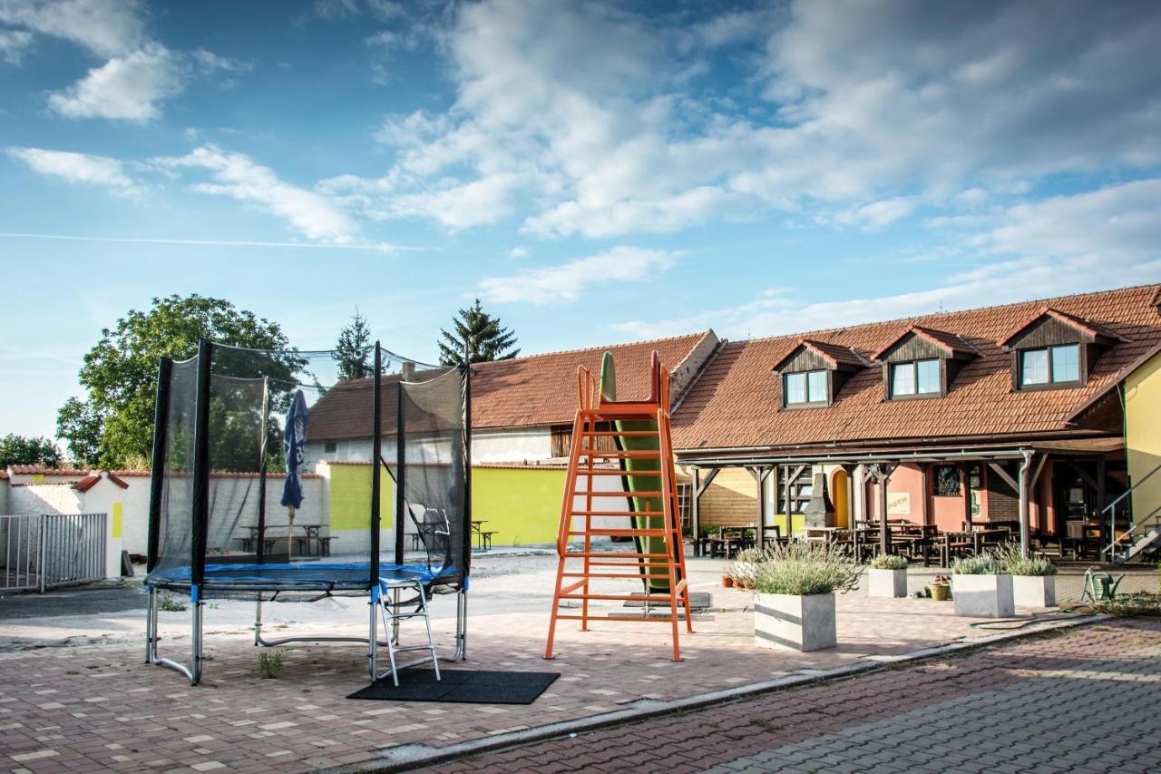 Penzion Zlaté Slunce Chocenice Esterno foto